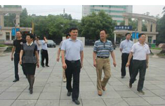 市委书记庄光明一行到我校视察指导高考工作