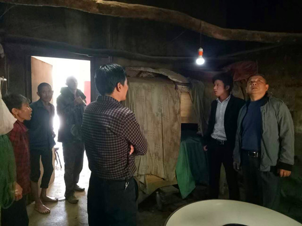 快讯：我校到联系村开展创城活动