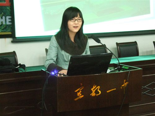 07届毕业生王斯然回母校与同学交流学习经验