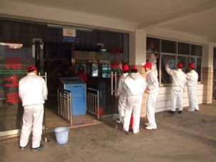 我校开展多项志愿者活动纪念学雷锋日