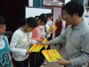 我校举行困难家庭学生奖学金发放仪式