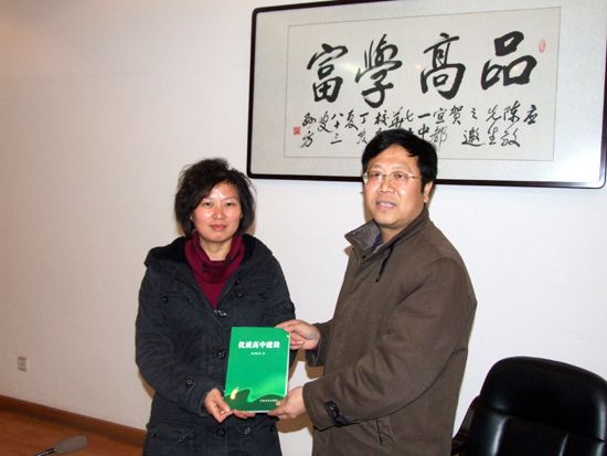 宜都一中：周朴华校长专著《优质高中建设》举行首发仪式