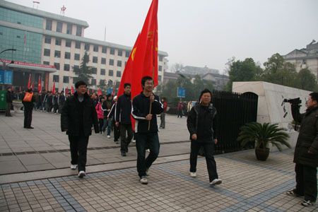 我校成功开展首届迎新远足活动