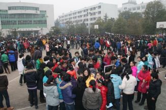 冬日校园添暖意，“情系一中”回访忙