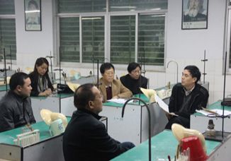 我校正大力开展“课内比教学”活动