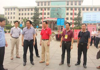 市长罗联峰一行到我校视察指导高考工作